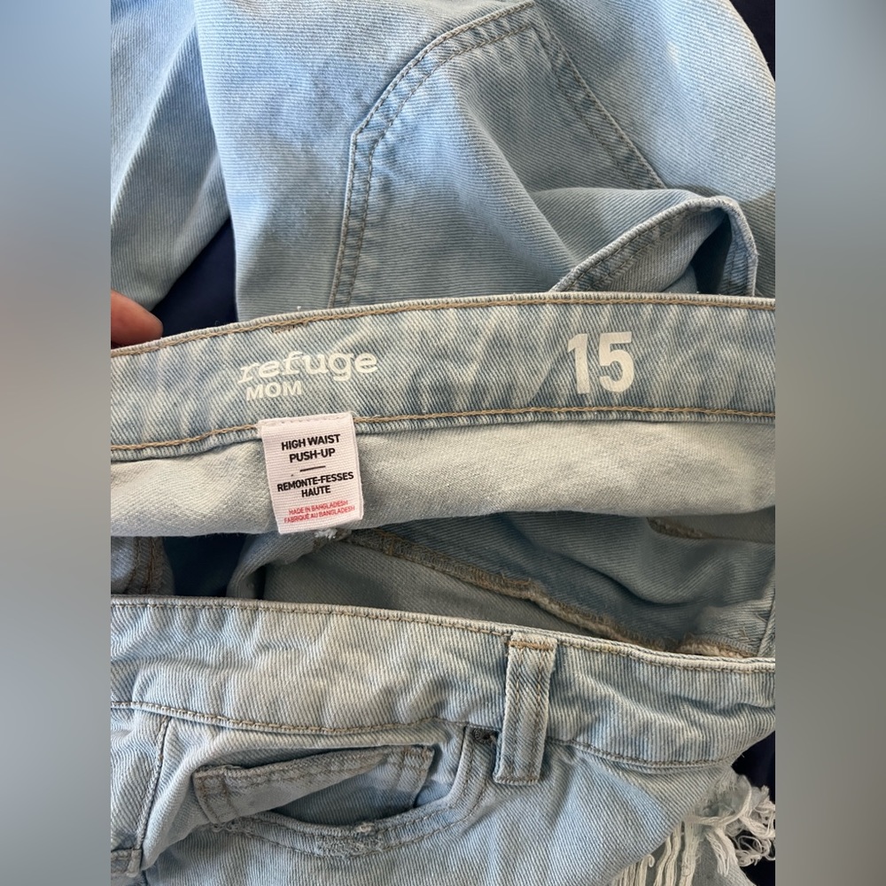 Mom Jeans - Picture 3 of 3